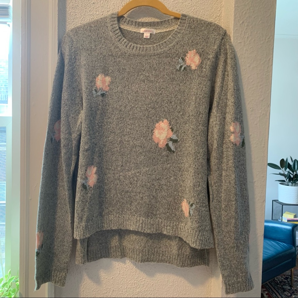 🛑 NOT FOR SALE: xhilaration gray floral crew neck sweater